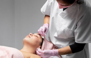 Prestación de servicios cosmetológicos faciales
